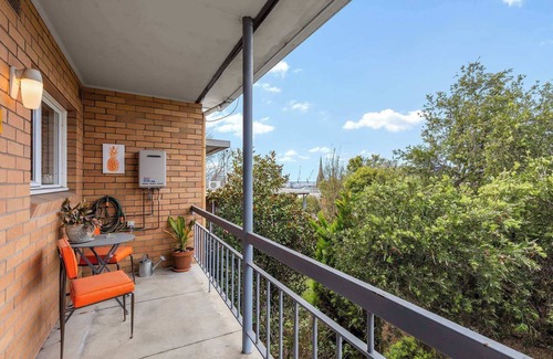 Newtown Apartment | Cute Retro Gem Summar