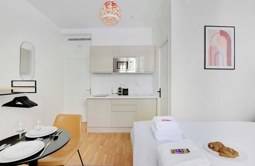 Porte de la Chapelle Apartment | Cute Studio in Eclectic 18th District - 1