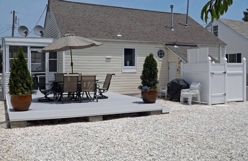 Avalon Cottage | Cute three bedroom cottage located just one and a half blocks from the beach