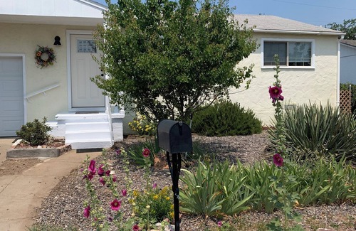 Tyrone House | Cute Totally Remodeled Casita in the Heart of Town