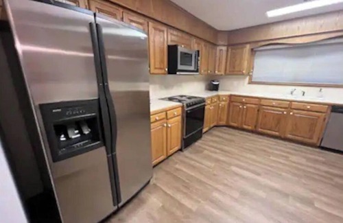 Benton House | Cute two bedroom/two bath home heart of Benton.