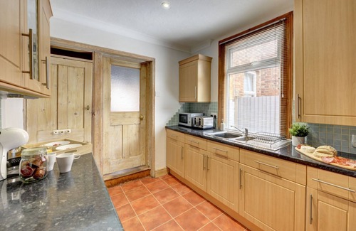 Bedford Villa | Cute Victorian House with Suntrap Garden | Good Parking eco-Service LET by SILVA