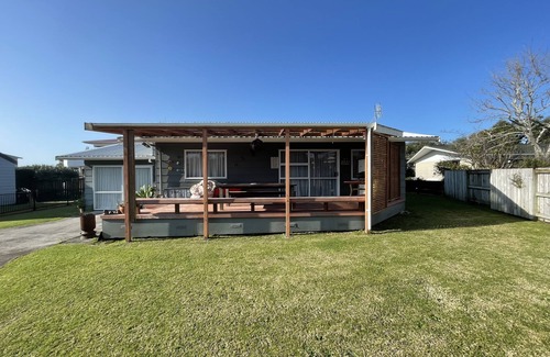 Waihi Beach Cottage | Cute, well equipped beach house, close to town and beach
