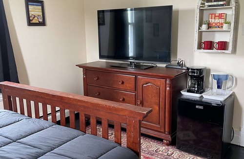 West Creek Bed & Breakfast | Cutlass Private Room close to LBI Long Beach Island West Creek Tuckerton Wedding
