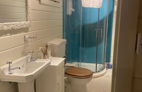 Great Witley Cabin | Cuttermoon Lodge - Escape to a Romantic Rural Idyll