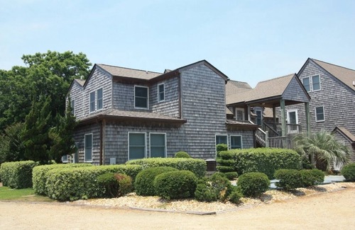 Ocracoke Villa | CV6A: Scotch Bonnet A -2nd floor 1BR villa, spacious living area!