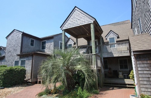 Ocracoke Villa | CV6B: Scotch Bonnet B -2nd floor studio with whirlpool tub!