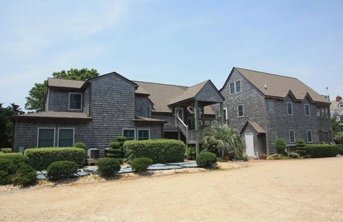 Ocracoke Villa | CV6B: Scotch Bonnet B -2nd floor studio with whirlpool tub!