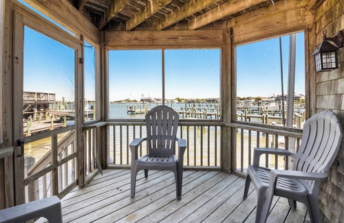 Ocracoke Villa | CV9B: Net House B - Waterfront studio with screened porch!