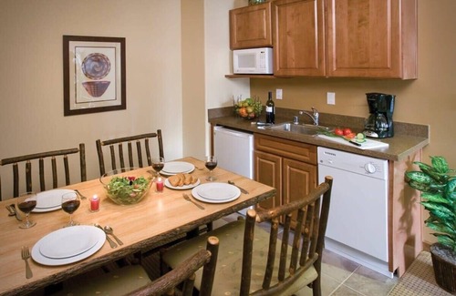 Taos Condo | CW Taos Resort | 1BR/1BA King Balcony Suite