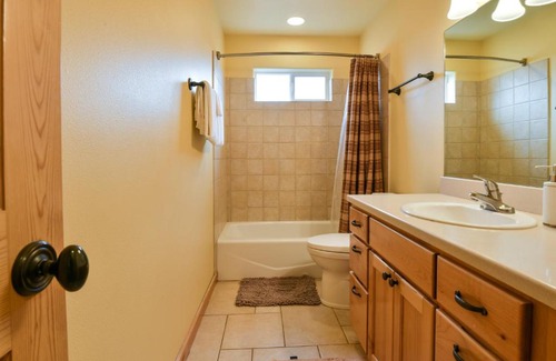 Moab House | CW343 - Great downtown location with a private hot tub