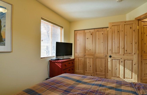 Moab House | CW343 - Just blocks to Main St. shopping & restaurants with private hot tub