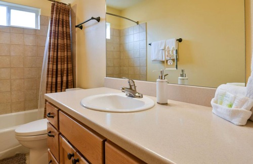 Moab House | CW343 - Just blocks to Main St. shopping & restaurants with private hot tub