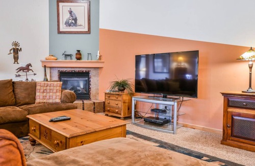Moab House | CW415 - Great downtown location with a private hot tub and shared indoor pool
