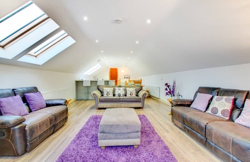 Cross Inn House | Cwm Hyfryd