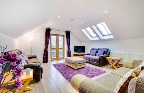 Cross Inn House | Cwm Hyfryd