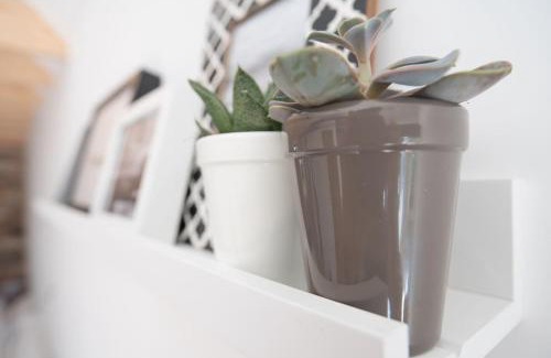 Penarth Apartment | Cwtch, cozy studio, private, separate entrance.