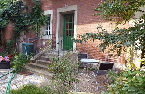Buch Apartment | Cy Twombly -. Villa-Hufeland in Berlin, quiet, 25 minutes by S-Bahn to the center