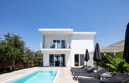 Georgioupolis House | Cyan Viewpoint House near Lake Kourna