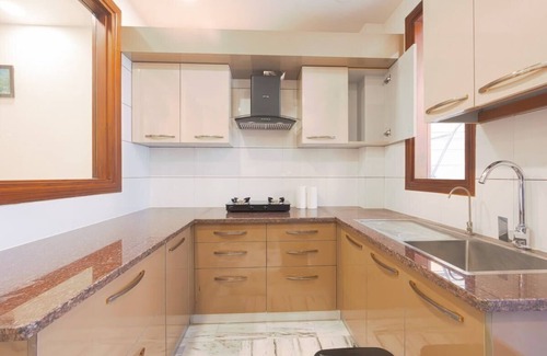 Sushant Lok Apartment | Cyber hub retreat near Horizon center