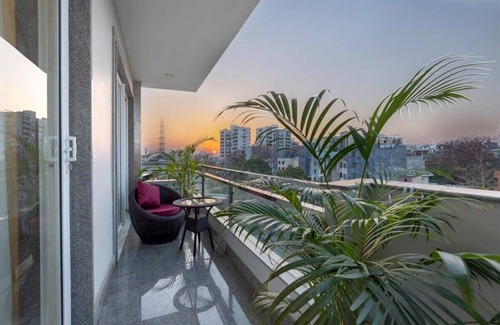 Sushant Lok Apartment | Cyber hub retreat near Horizon center