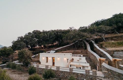 Andros Town Apartment | CYCLADIC WINERY SUITE