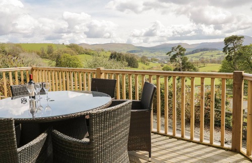 Bala Cottage | CYFFDY COTTAGE - ARAN, pet friendly, with open fire in Parc