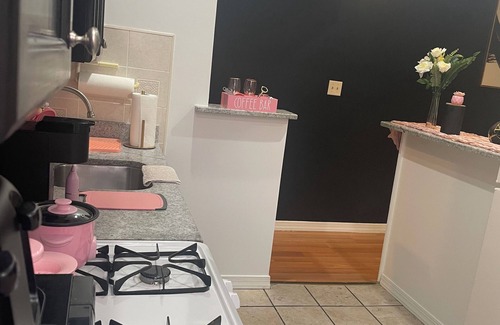 West Philadelphia Apartment | CynSational Pink Retreat 2-bedroom apartment available in brilliant Philadelphia