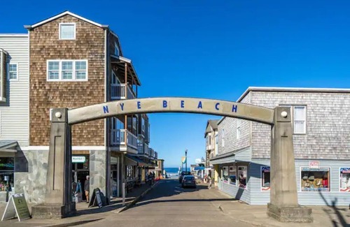Newport Cottage | Cypress Cottage: Fabulous and Serene in Nye Beach