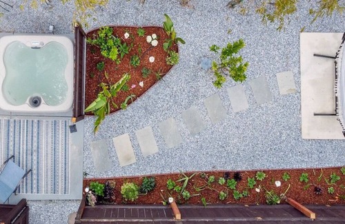 Emeryville Cottage | CYPRESS · Luxury Cottage in Garden & Jacuzzi under stars