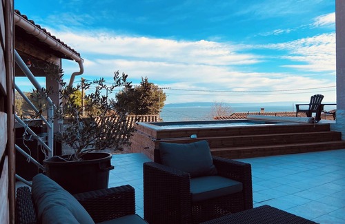 Istres Apartment | Dépendance Avec Jacuzzi, vue Panoramique sur Lanse du Ranquet et Plage à Pied !