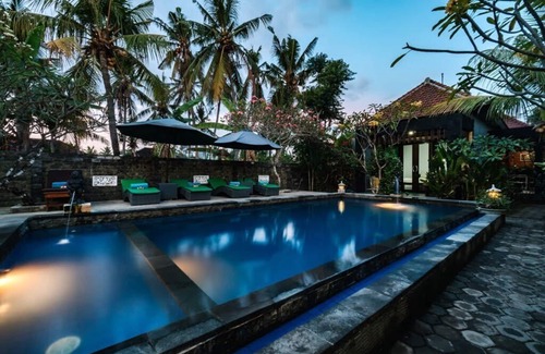 Jungut Batu House | D & B Bungalow Hut Lembongan by WizZeLa