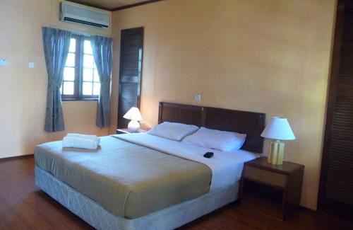 Pulau Besar Hotel | D' Coconut Pulau Besar Resort