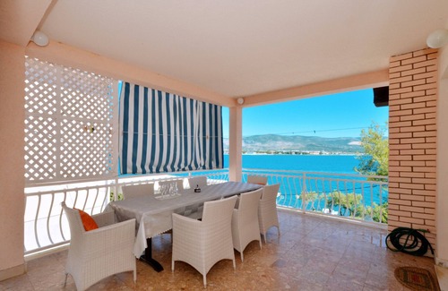 Arbanija Apartment | D large apt with big terrace, next to the beach