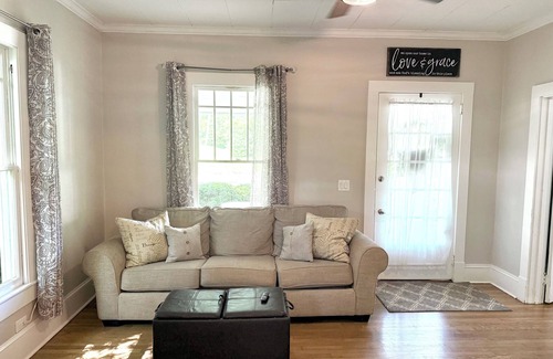 Newton House | D-Liteful Stay in Downtown Newton