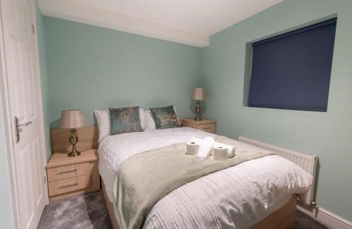 London Borough of Hounslow House | D'Luxe 5 beds Home in Twickenham London
