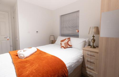 London Borough of Hounslow House | D'Luxe 5 beds Home in Twickenham London