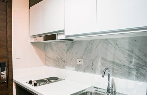 San Antonio Apartment | D'Luxe Condo at Air Residences Makati