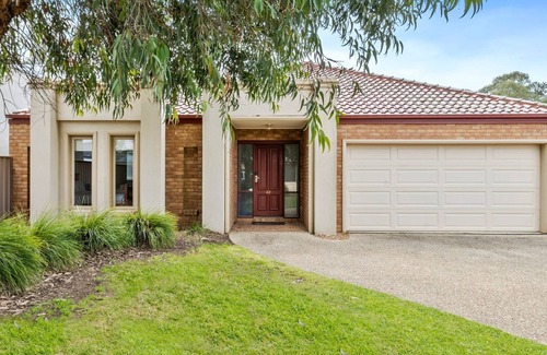 Bundalong House | D3 Ski Ranch. 5-bedroom waterfront home and private jetty.