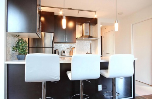 Crosstown Condo | D64 - 2 bedroom close to everything