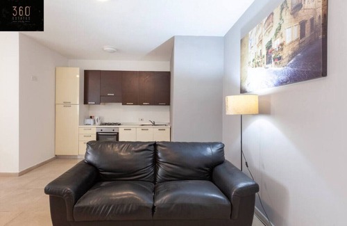 Msida Apartment | Da Vinci · Spacious central 2BR, just off UNI/Hospital & WIFI