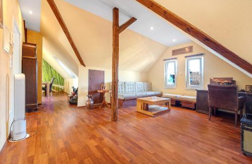 Wuelfel Apartment | Dachgeschosswohnung Wohllebe