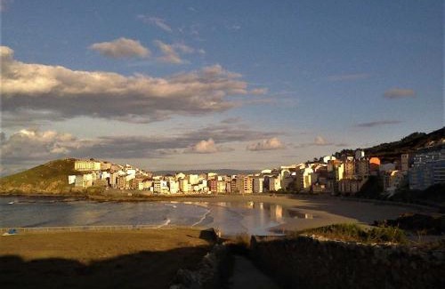 Malpica de Bergantinos Apartment | Dachwohnung mit Terasse und Meerblick unweit des Strandes