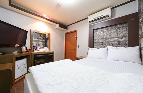 Bokhyeon-dong Hotel | Daegu Gyeongbuk University Shwil