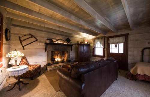 Nashville House | Daffodil Hill