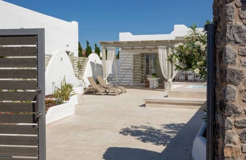 Perivolos Villa | "Dafnes Villa 2" Private Hydromassage