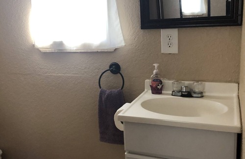 Baxley House | DAH Suites are clean, affordable private rooms with in a country setting.
