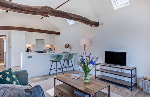 Blackham Cottage | Dairy Barn by Bloom Stays - sleeps 2 guests in 1 bedroom