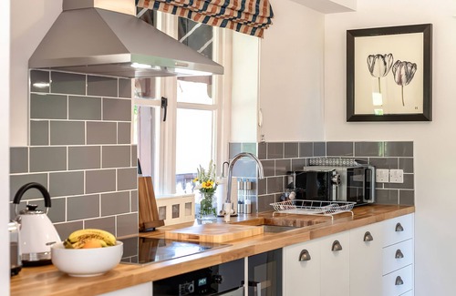 Waddesdon Cottage | DAIRY COTTAGE, pet friendly, character holiday cottage in Waddeston