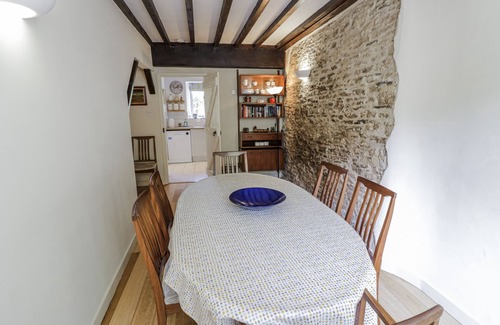 Minster Lovell Cottage | DAIRY COTTAGE, pet friendly, with pool in Minster Lovell